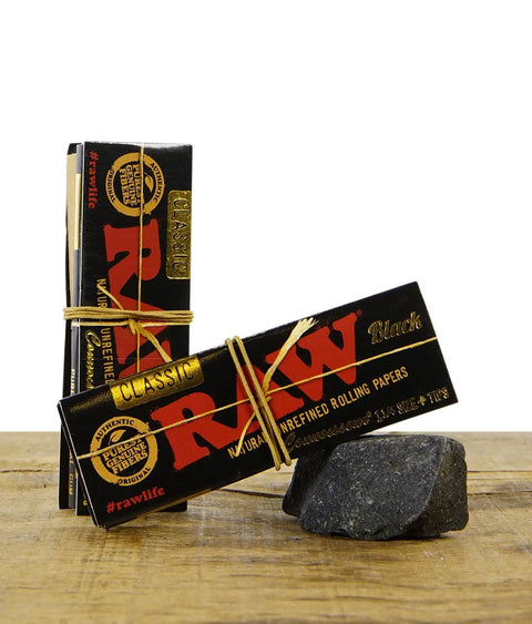 Raw Black Connoisseur 1 1/4 Size + Tips